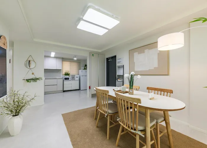 Villa Hong - 3br 2bath House 6min To Subway